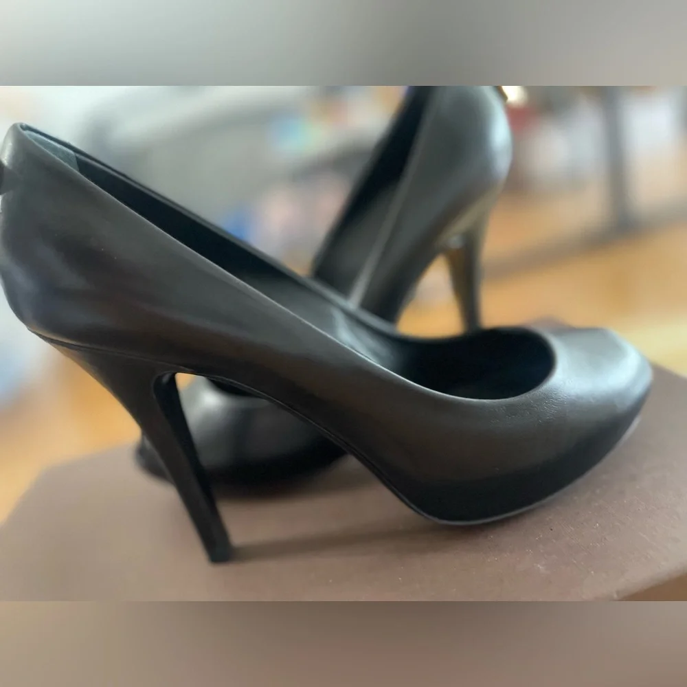 AUTHENTIC Louis Vuitton locket pumps high heels ☀️ - Picture 15 of 17